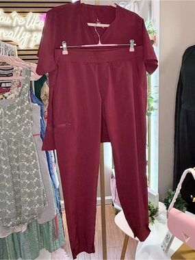 Women's Red Scrub Set in Great Condition